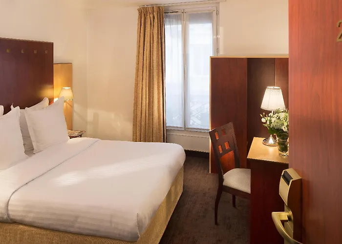 Hotel 10 Opera By Happyculture 3*