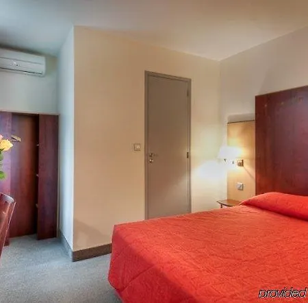 Hotel 10 Opera By Happyculture